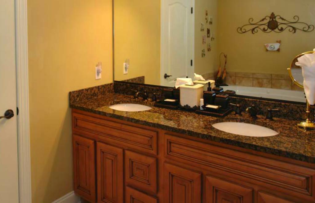 Summit Manor