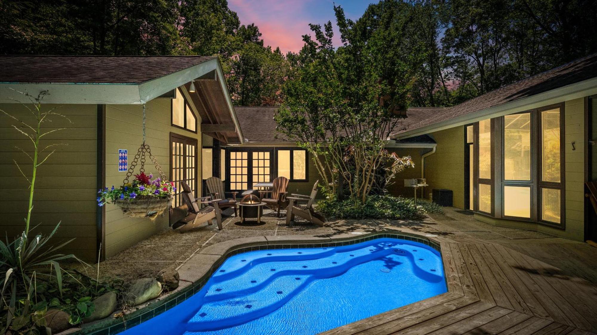 Smoky Speakeasy 2 2 Hot Tubs And Private Pool * Gatlinburg