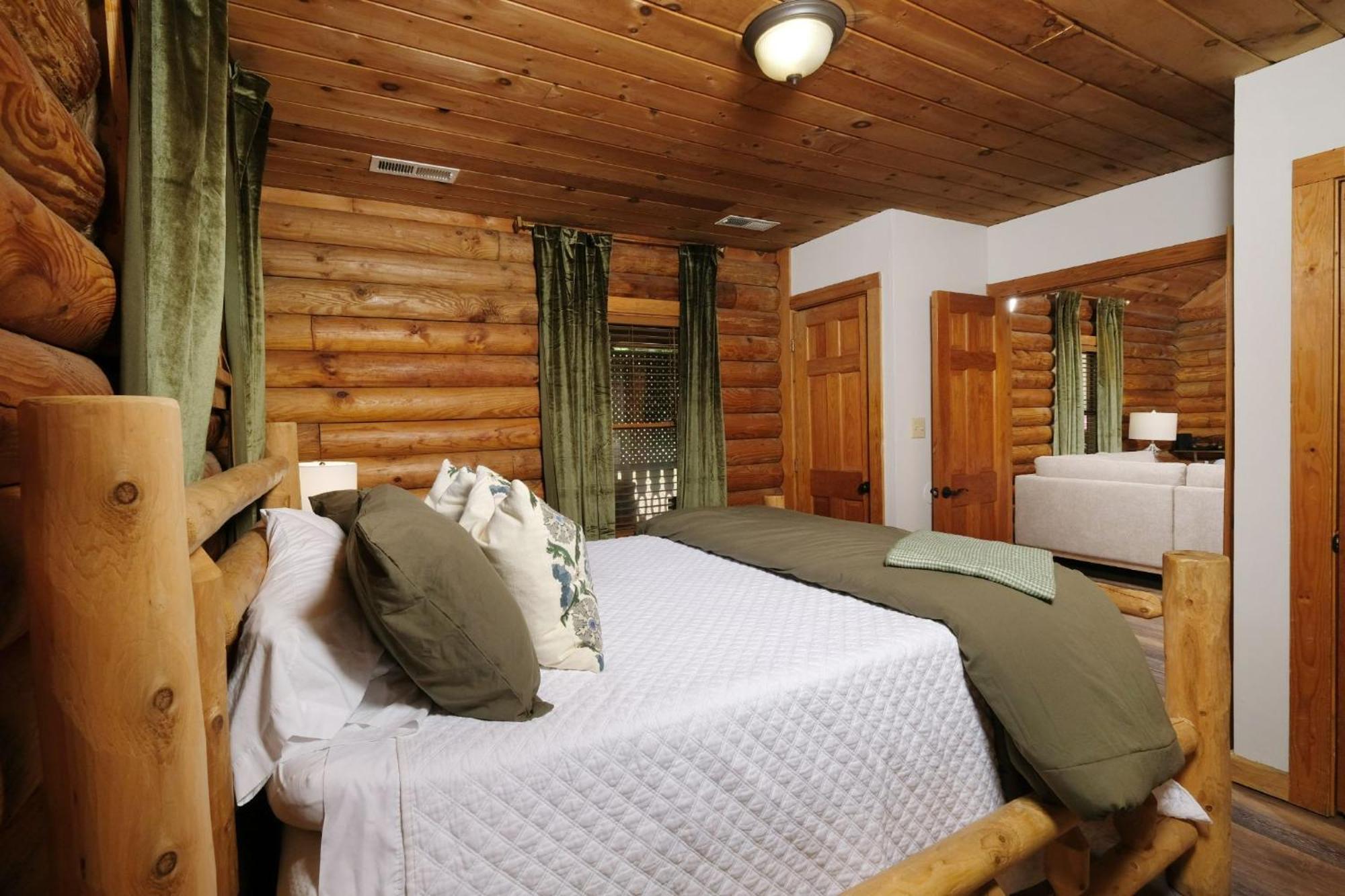 Villa Grove Creek Gatlinburg