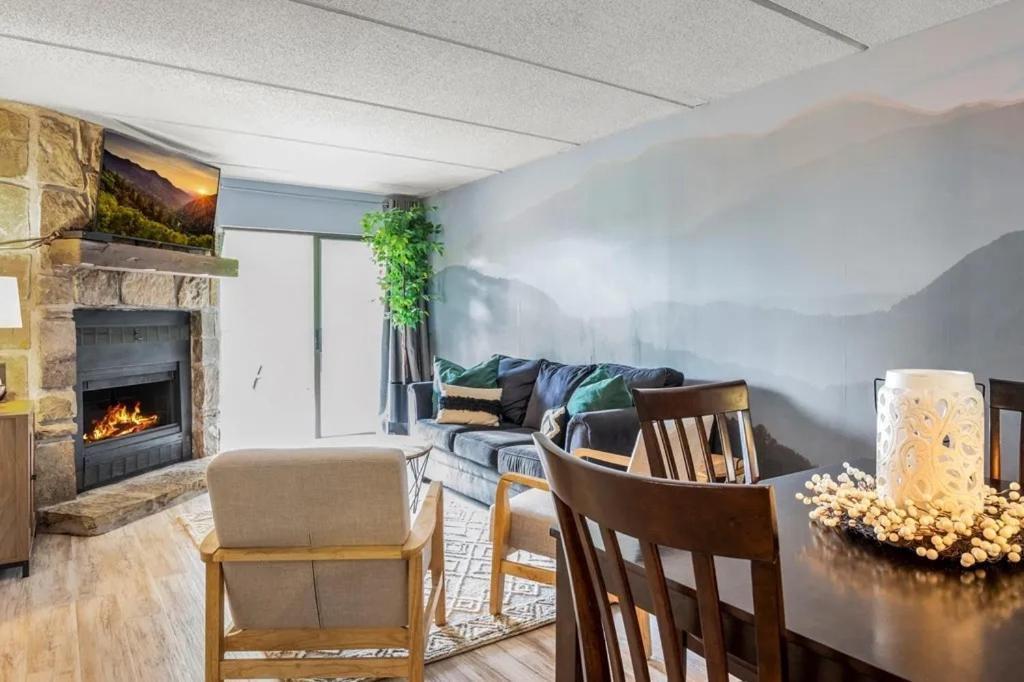 Apartment Views & Fireplace - Minutes To Gburg And Ober - Gatlinburg