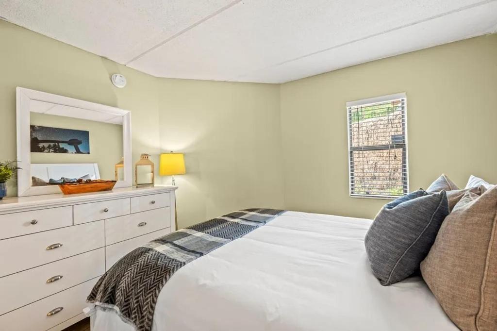 Views & Fireplace - Minutes To Gburg And Ober - Apartment