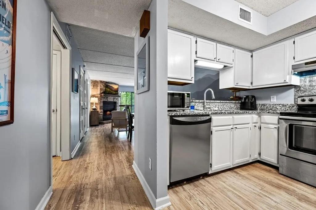 Views & Fireplace - Minutes To Gburg And Ober - *