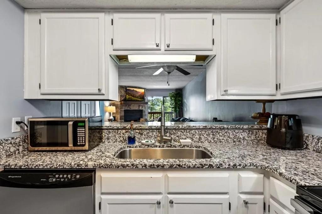 Views & Fireplace - Minutes To Gburg And Ober -