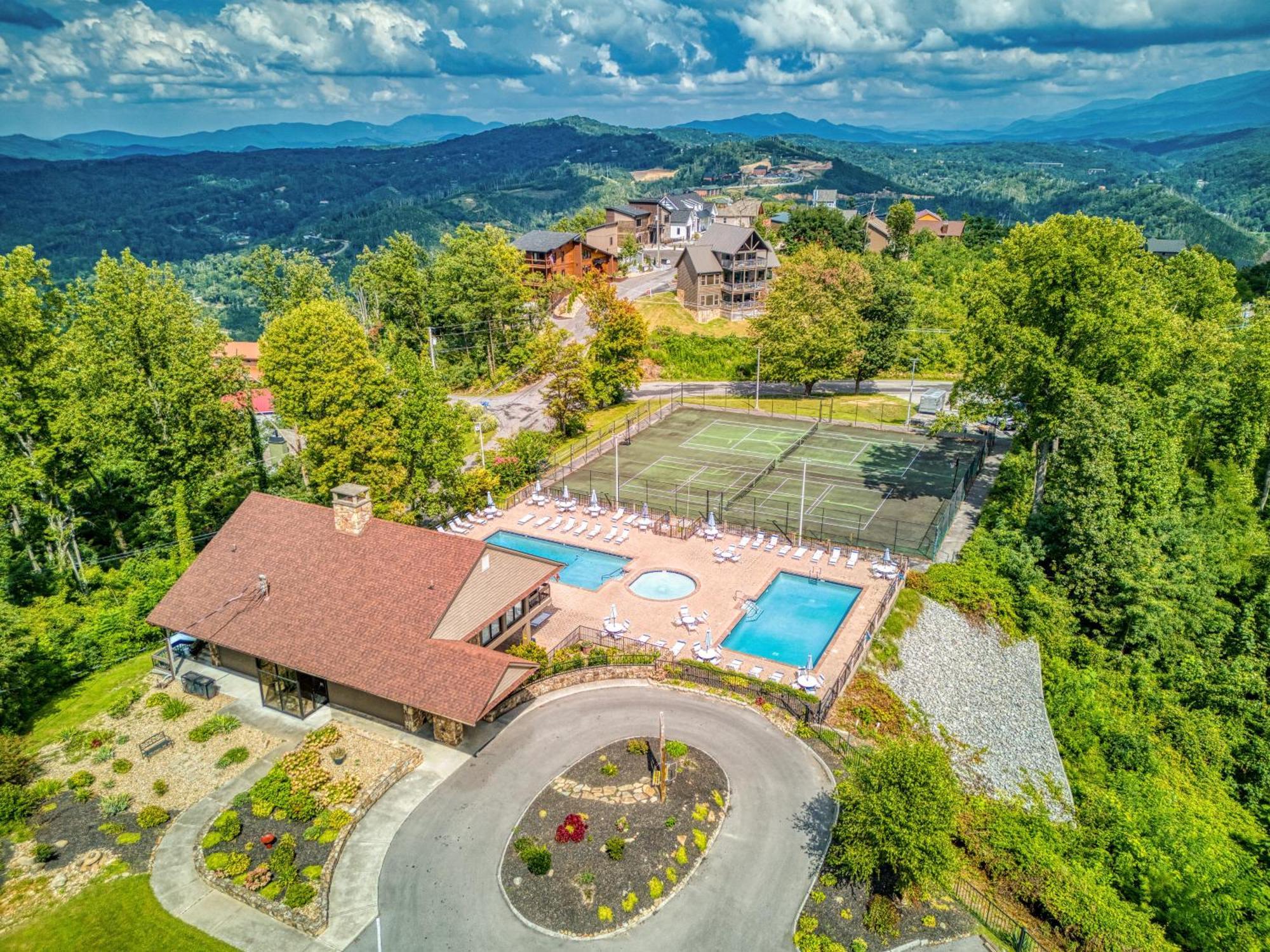 Appalachian Lookout-hot Tub, 1089 Of Free Attraction Tickets For Each Paid Day, Dollywood And More! *