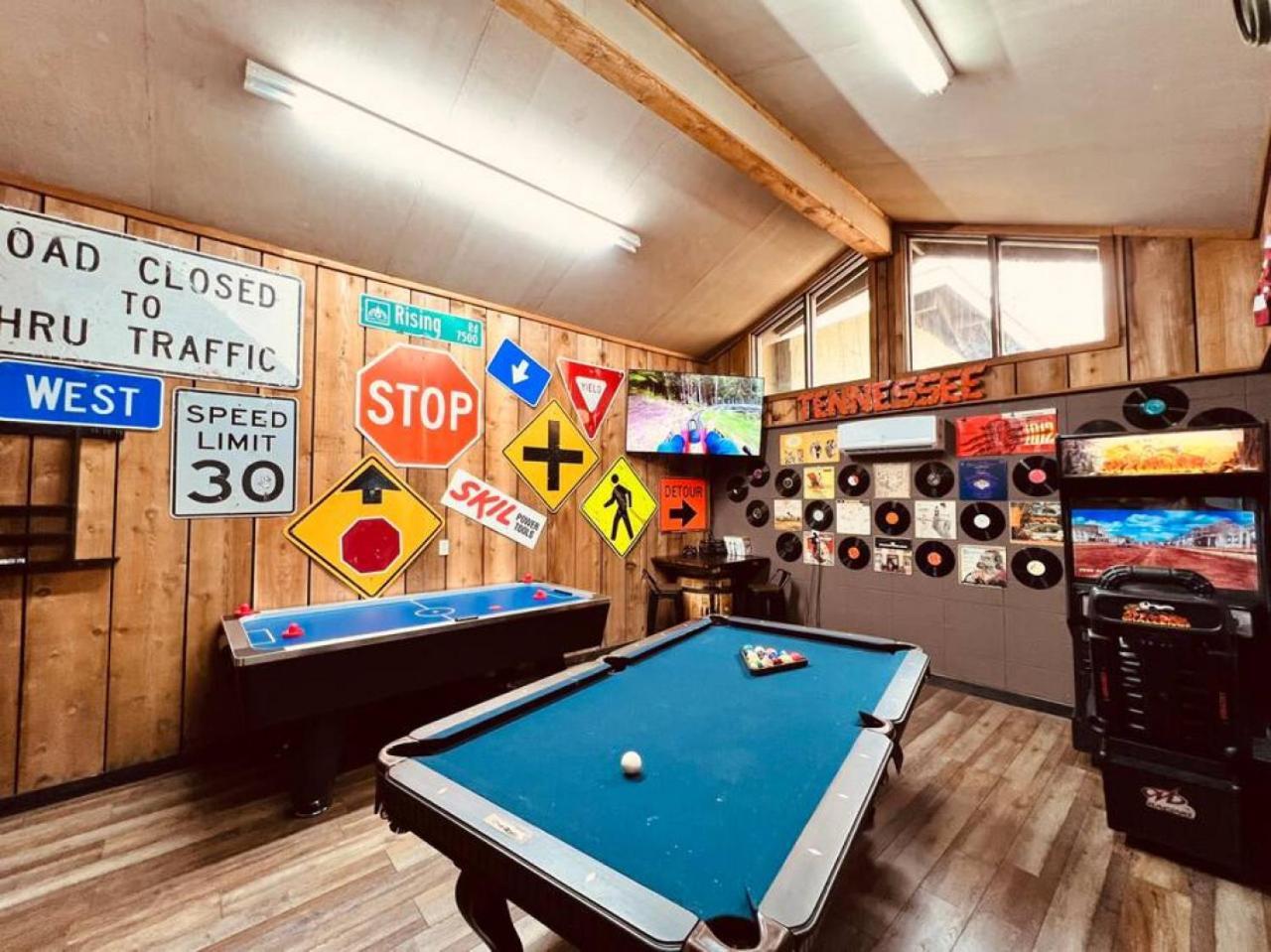 Smoky Speakeasy 2 2 Hot Tubs And Private Pool *