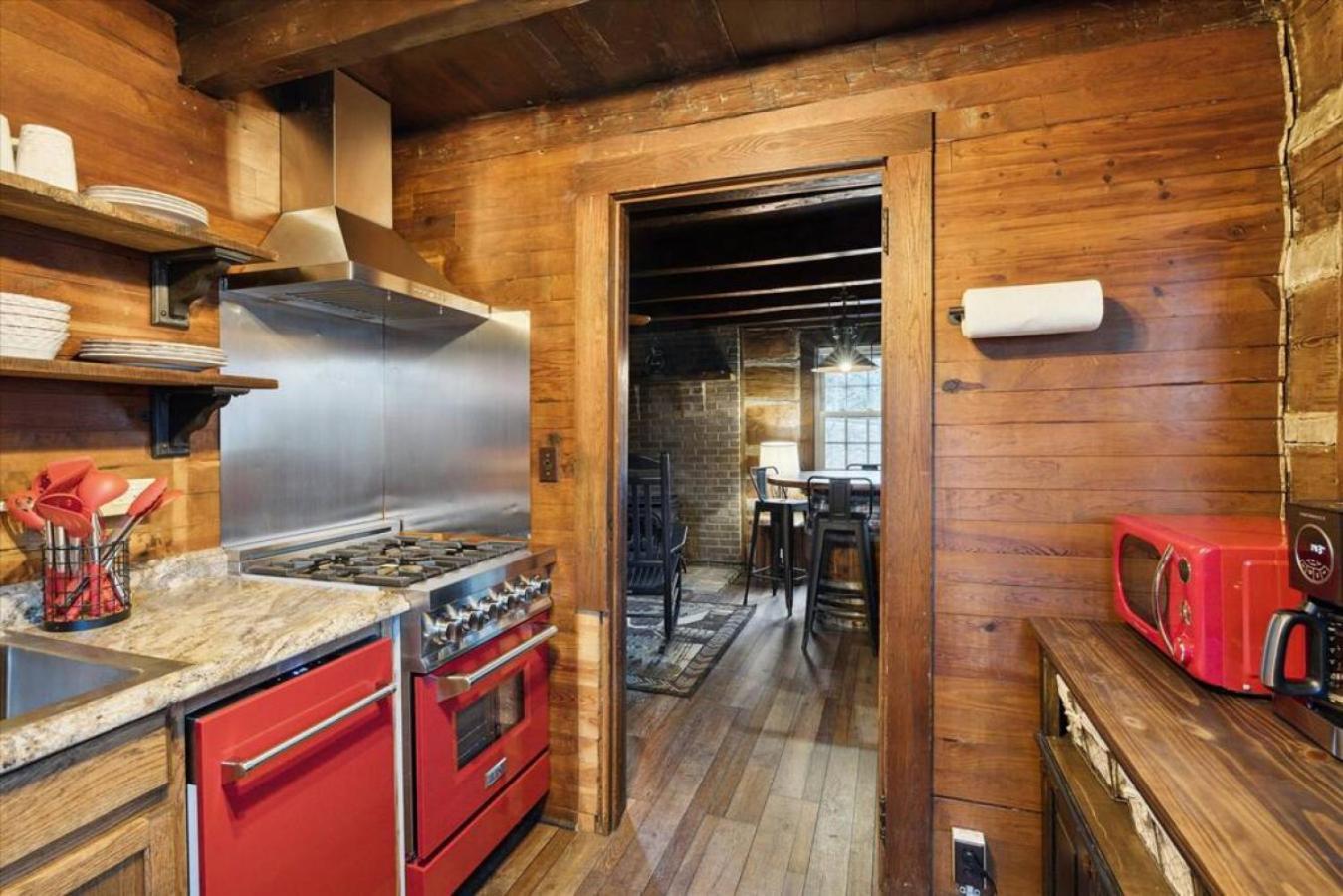 Smoky Speakeasy 2 2 Hot Tubs And Private Pool Holiday home Gatlinburg
