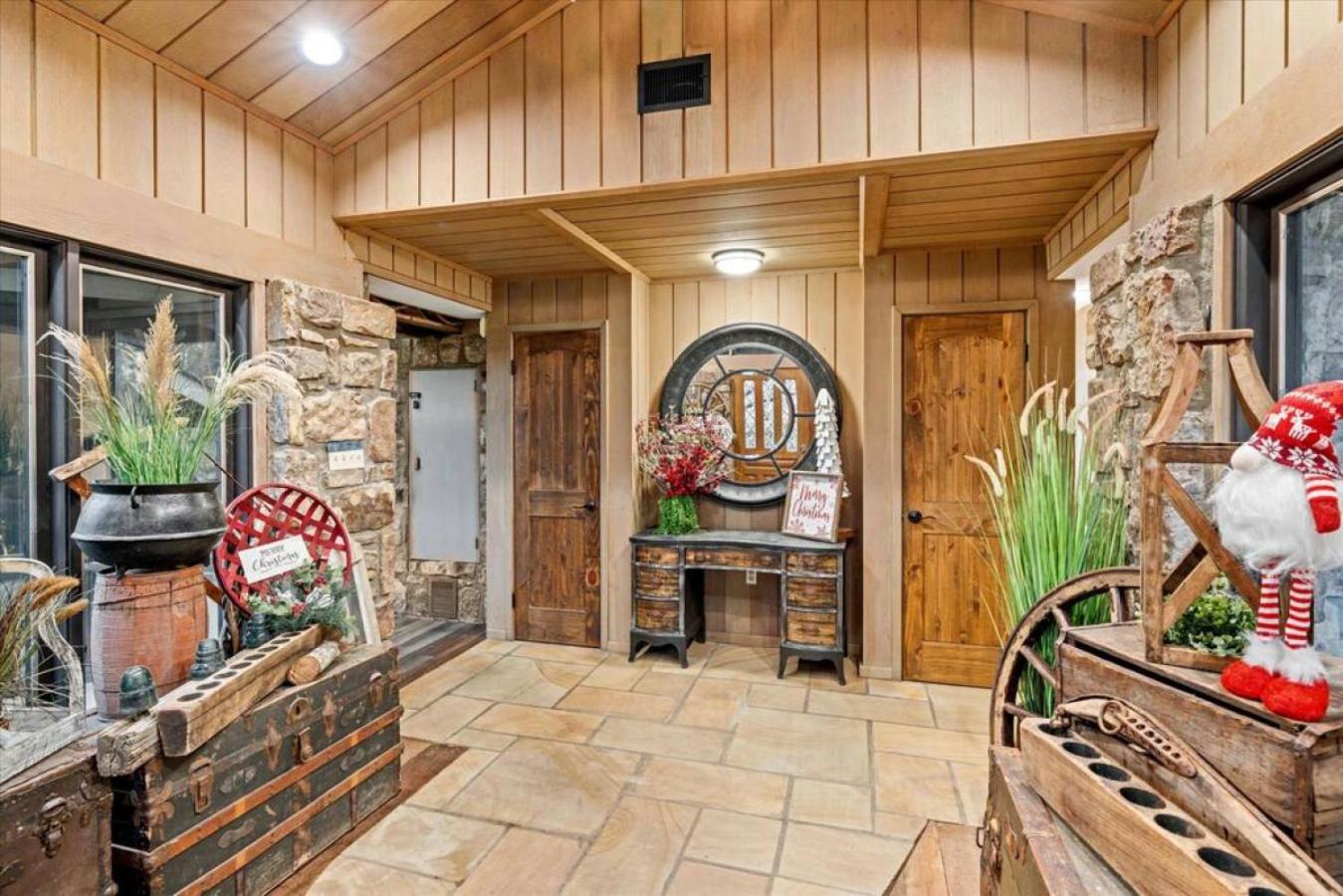 Smoky Speakeasy 2 2 Hot Tubs And Private Pool *