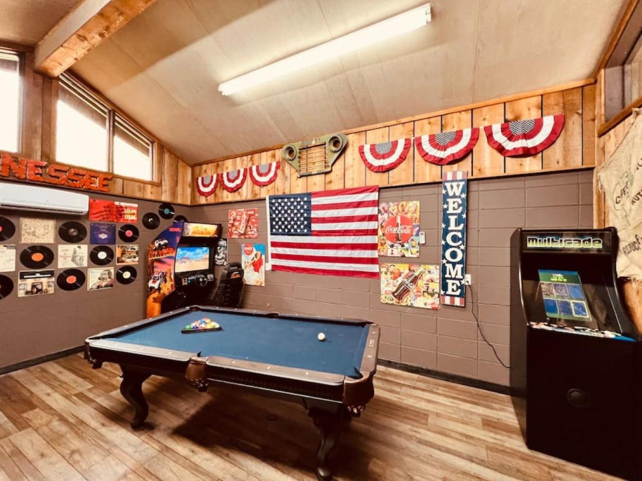 Smoky Speakeasy 2 2 Hot Tubs And Private Pool Holiday home *