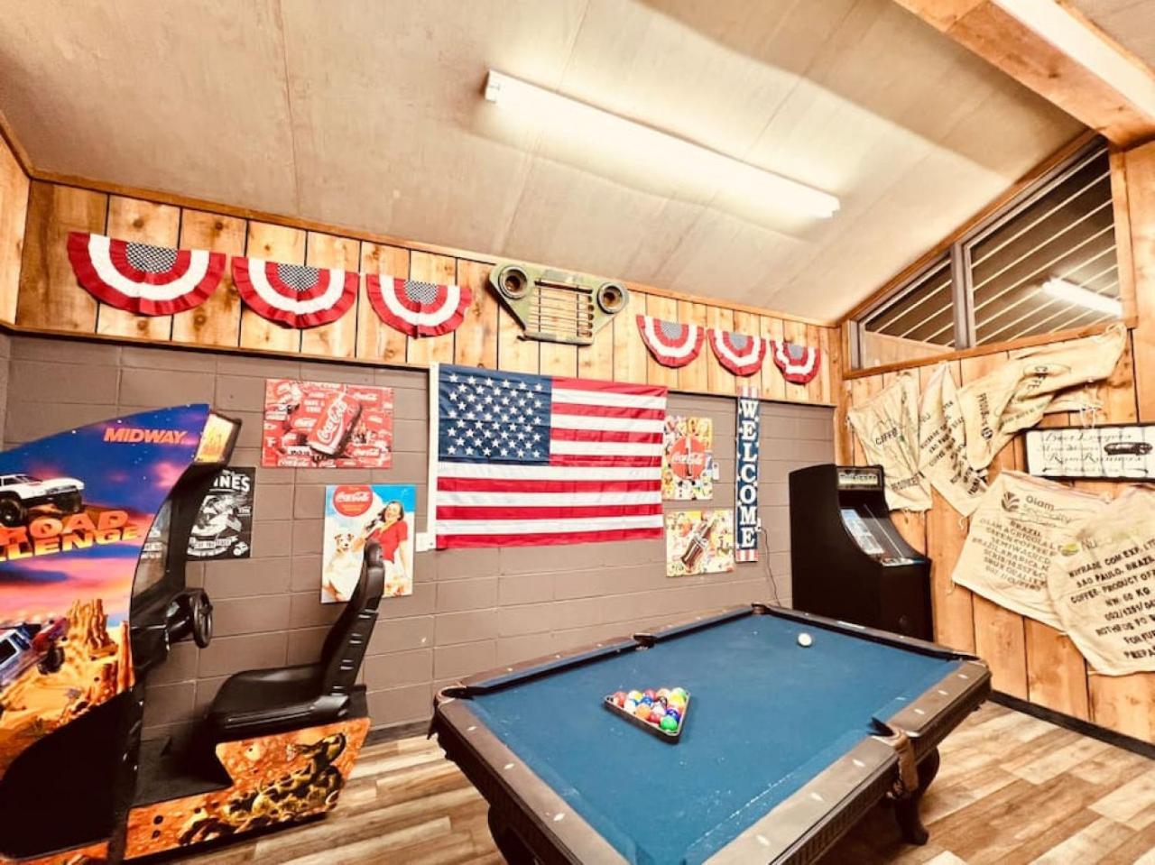 Smoky Speakeasy 2 2 Hot Tubs And Private Pool *