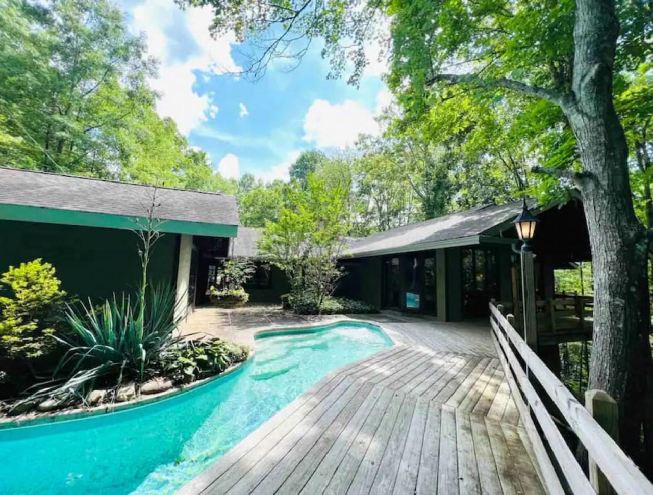 Smoky Speakeasy 2 2 Hot Tubs And Private Pool