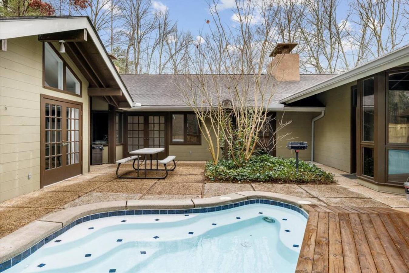 Smoky Speakeasy 2 2 Hot Tubs And Private Pool Holiday home