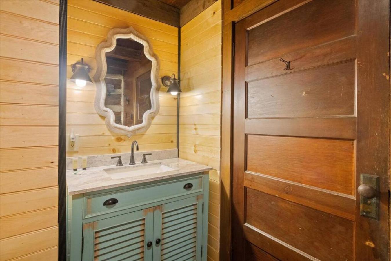 Smoky Speakeasy 2 2 Hot Tubs And Private Pool Holiday home