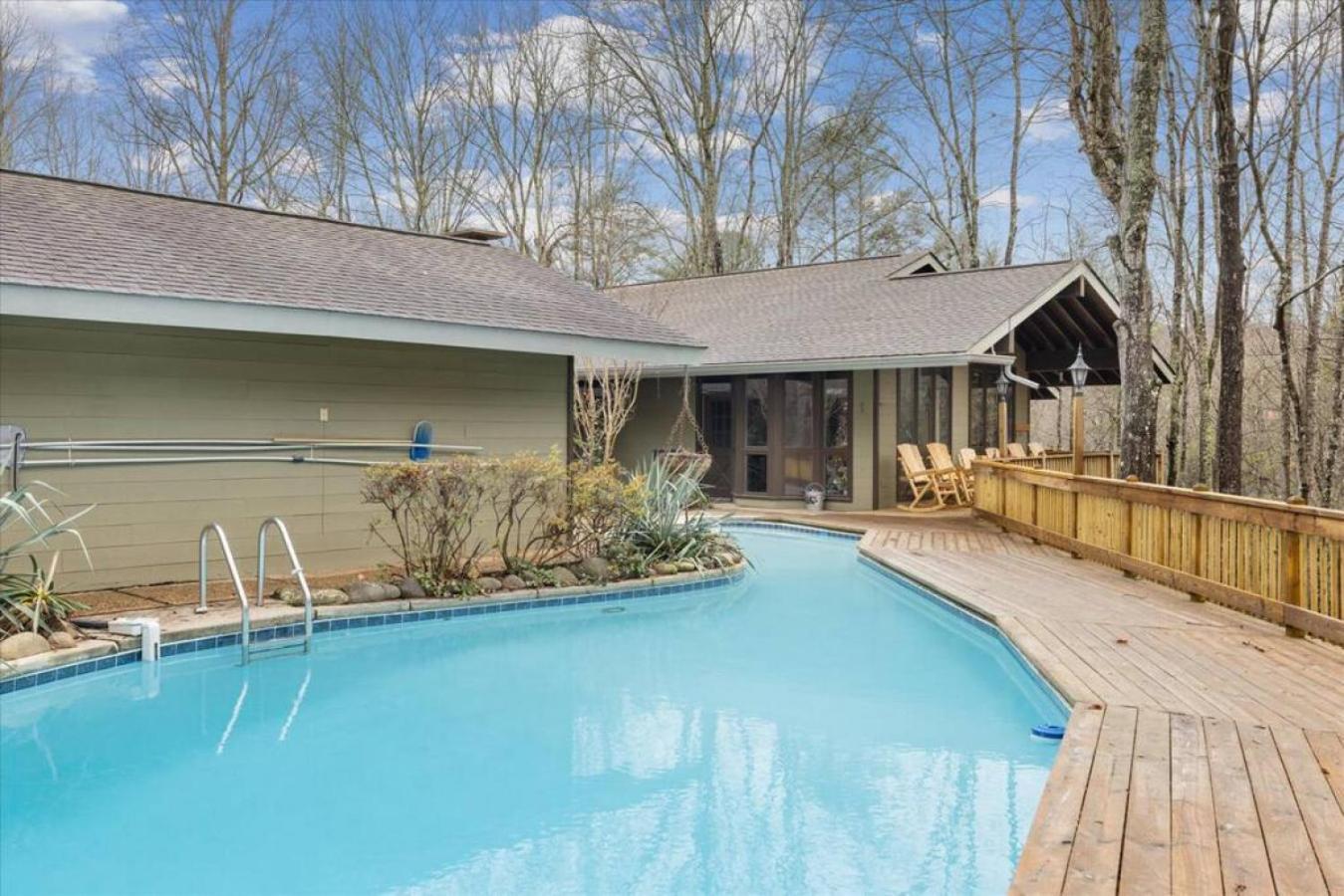 Smoky Speakeasy 2 2 Hot Tubs And Private Pool Holiday home *