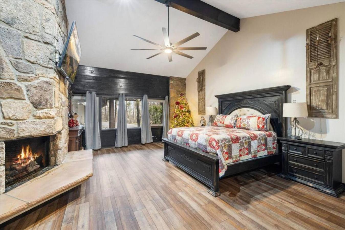 Holiday home Smoky Speakeasy 2 2 Hot Tubs And Private Pool