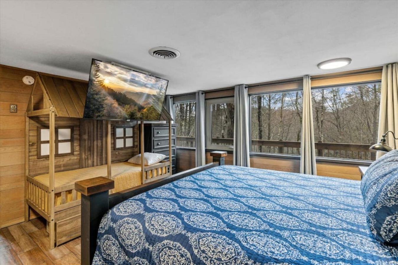 Holiday home Smoky Speakeasy 2 2 Hot Tubs And Private Pool *