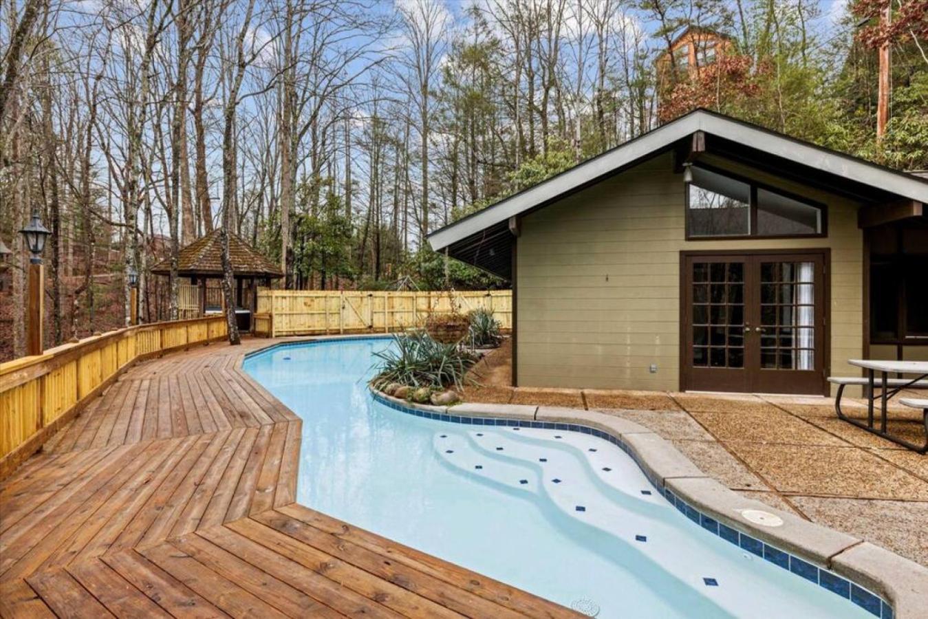 Smoky Speakeasy 2 2 Hot Tubs And Private Pool Holiday home