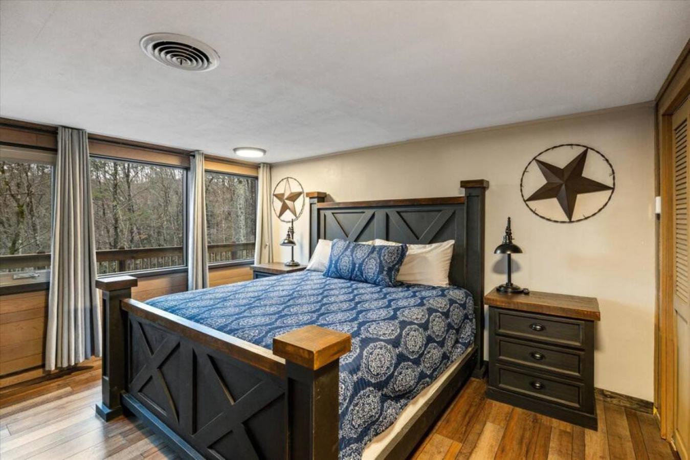 Smoky Speakeasy 2 2 Hot Tubs And Private Pool