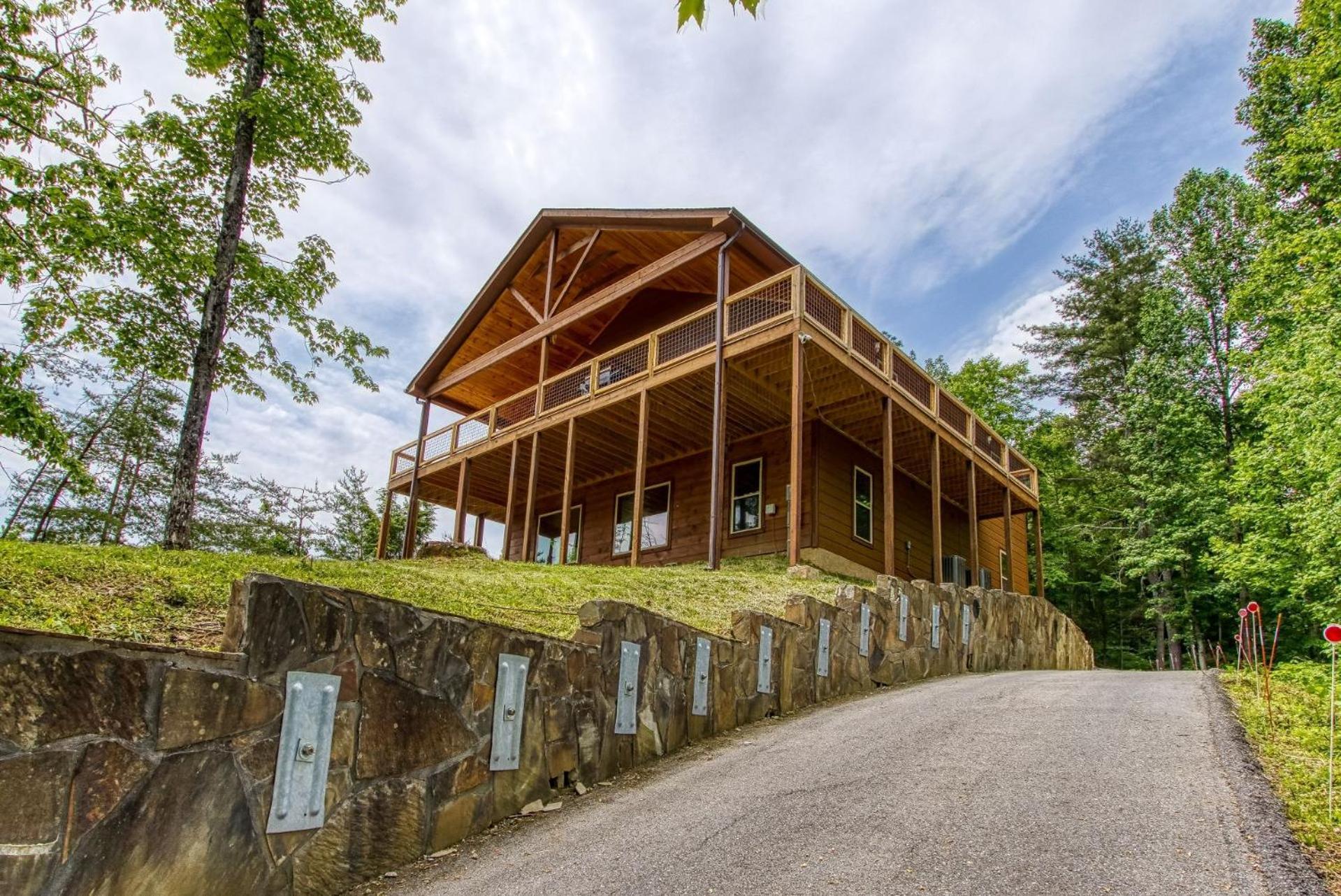 Brand New Build 5 Bedroom, 5 Bath With 4,000 Sq Ft With Mountain View Holiday home