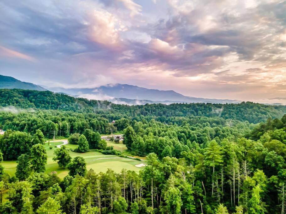 Holiday home Beautiful With Fireplace And Large Game Gatlinburg