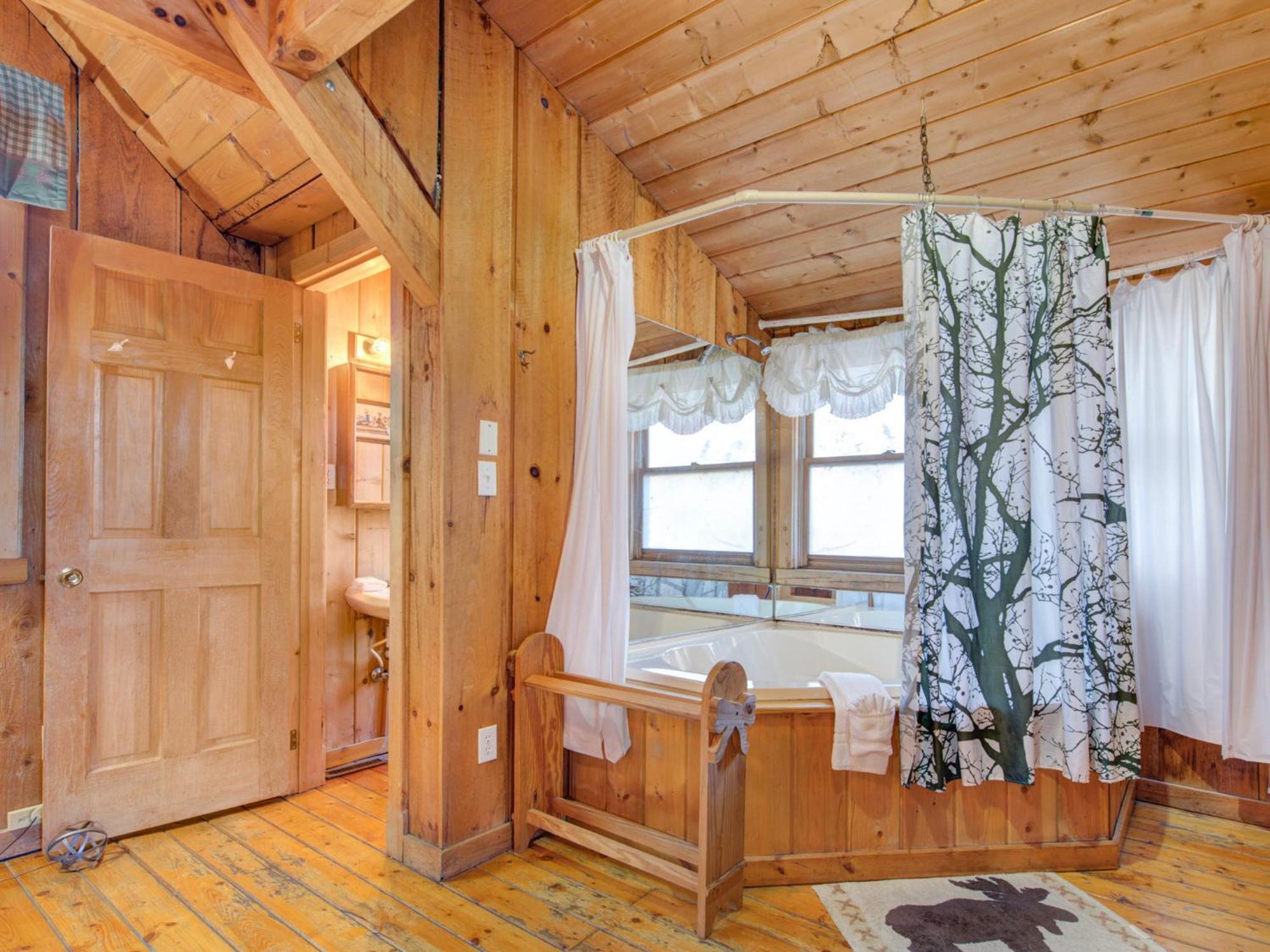 Bear Cave Haus *