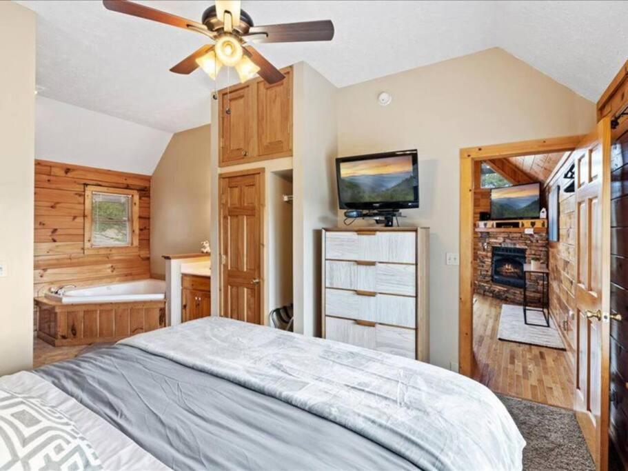 Breathtaking Views Of The Smokies, 3 Mins To Holiday home