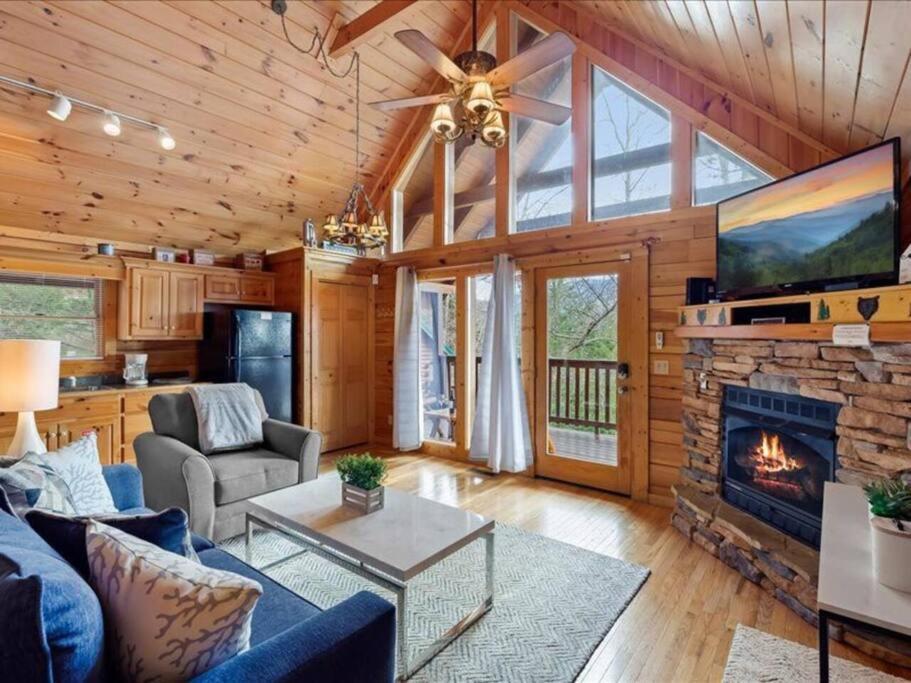 Breathtaking Views Of The Smokies, 3 Mins To Holiday home