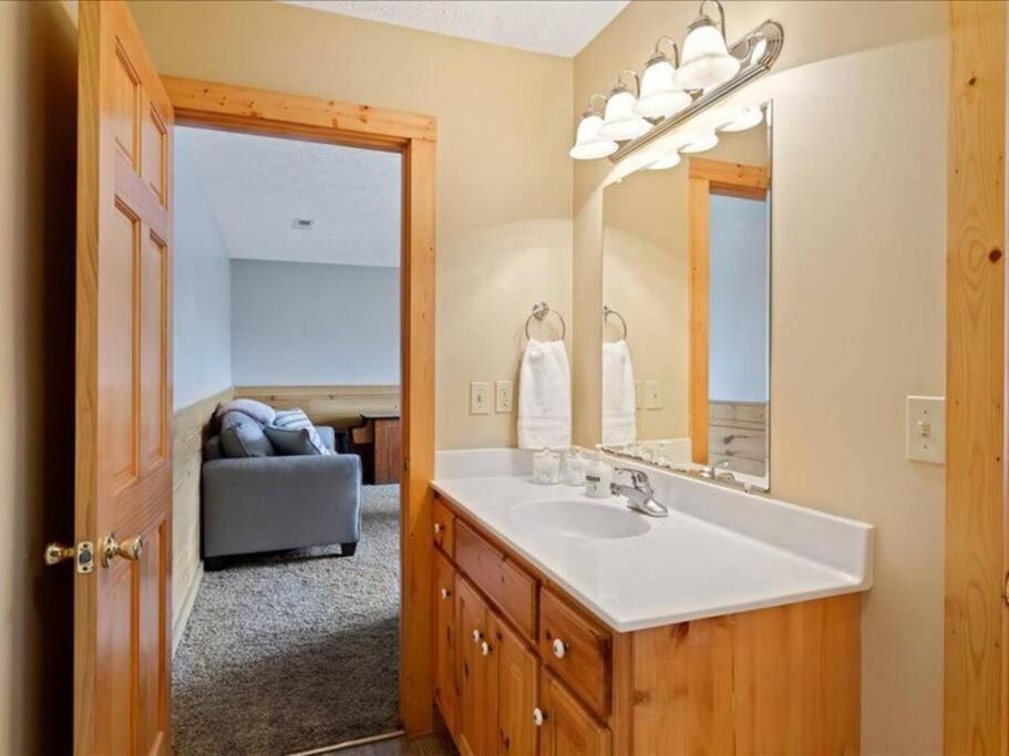 Holiday home Breathtaking Views Of The Smokies, 3 Mins To Gatlinburg