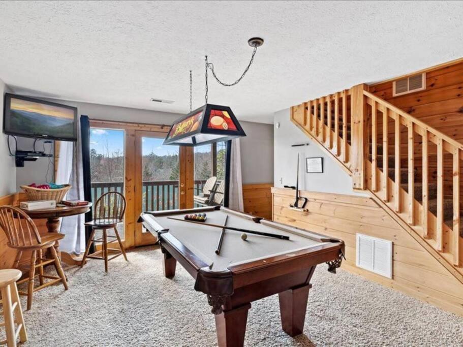 Breathtaking Views Of The Smokies, 3 Mins To Holiday home