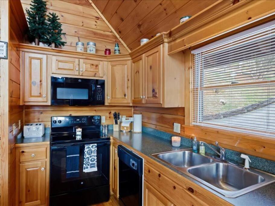Holiday home Breathtaking Views Of The Smokies, 3 Mins To Gatlinburg