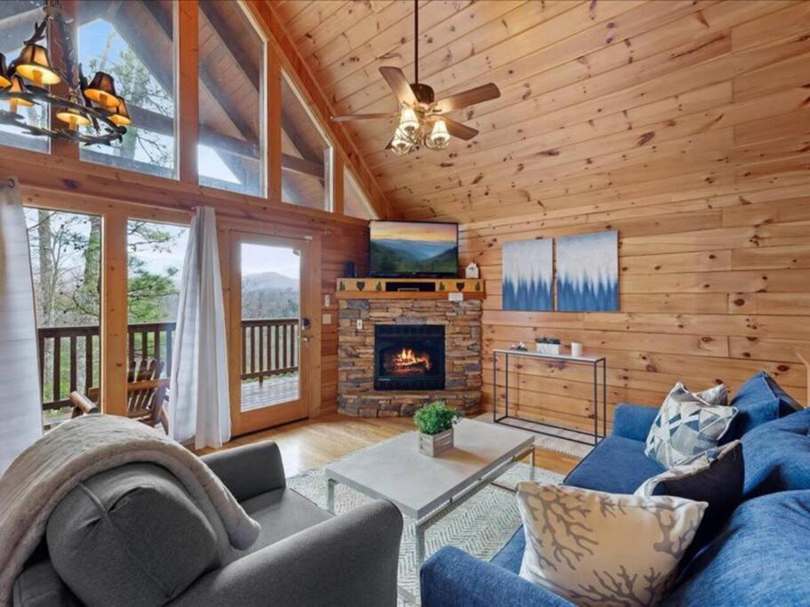 Breathtaking Views Of The Smokies, 3 Mins To Holiday home