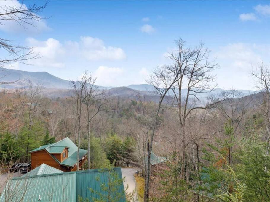 Breathtaking Views Of The Smokies, 3 Mins To *