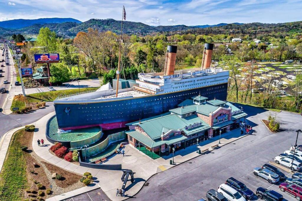 Breathtaking Views Of The Smokies, 3 Mins To Holiday home *