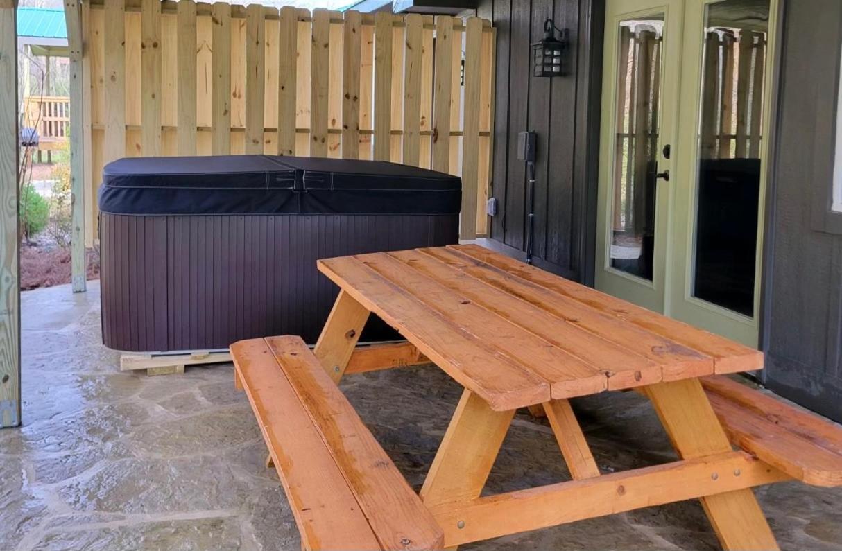 Hidden Creek Cottage! New In
