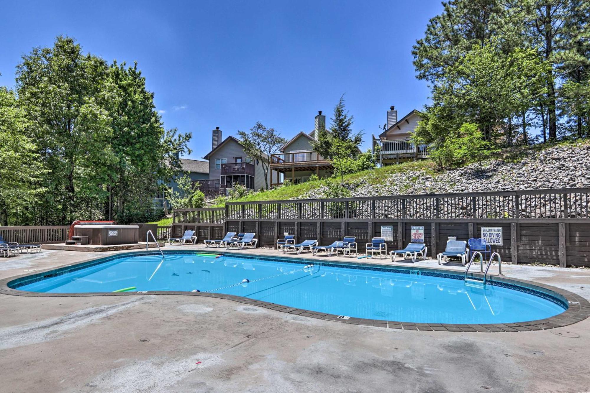 Apartment With Balcony 4 Mi To Downtown! Gatlinburg