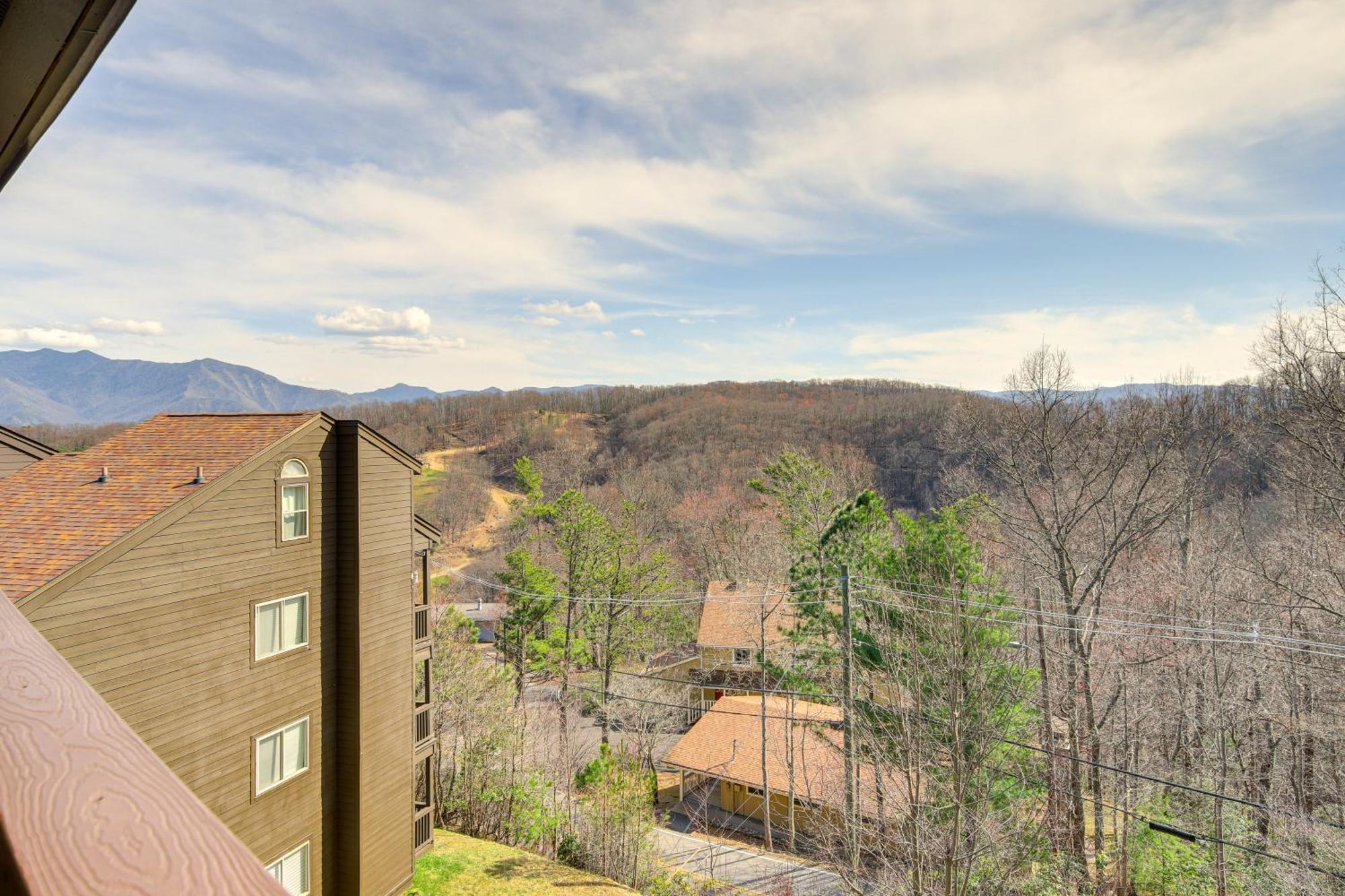 With Balcony 4 Mi To Downtown! Apartment Gatlinburg