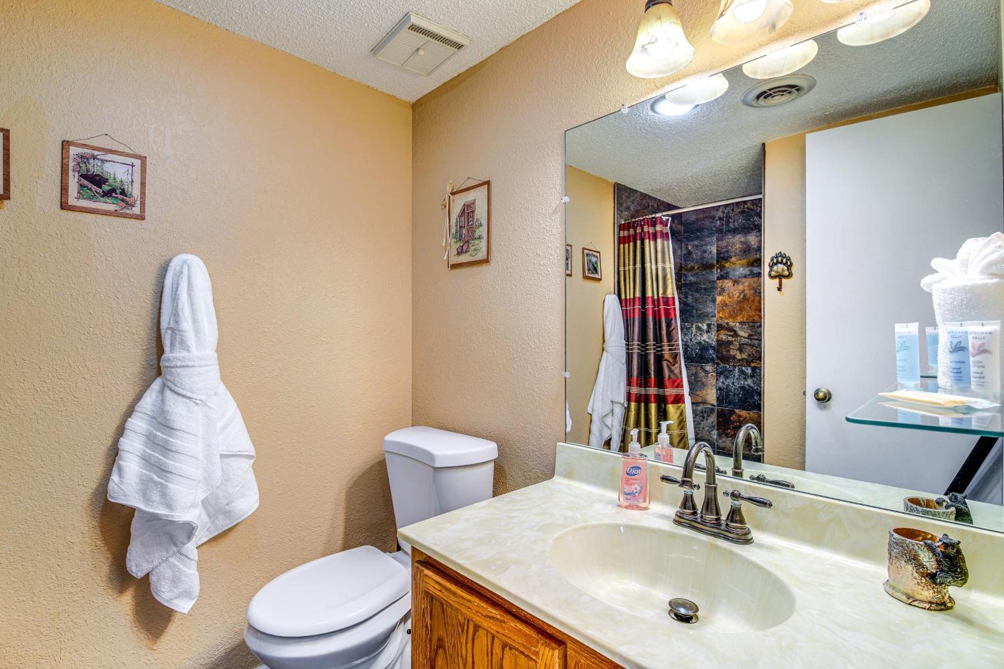 With Balcony 4 Mi To Downtown! Apartment Gatlinburg