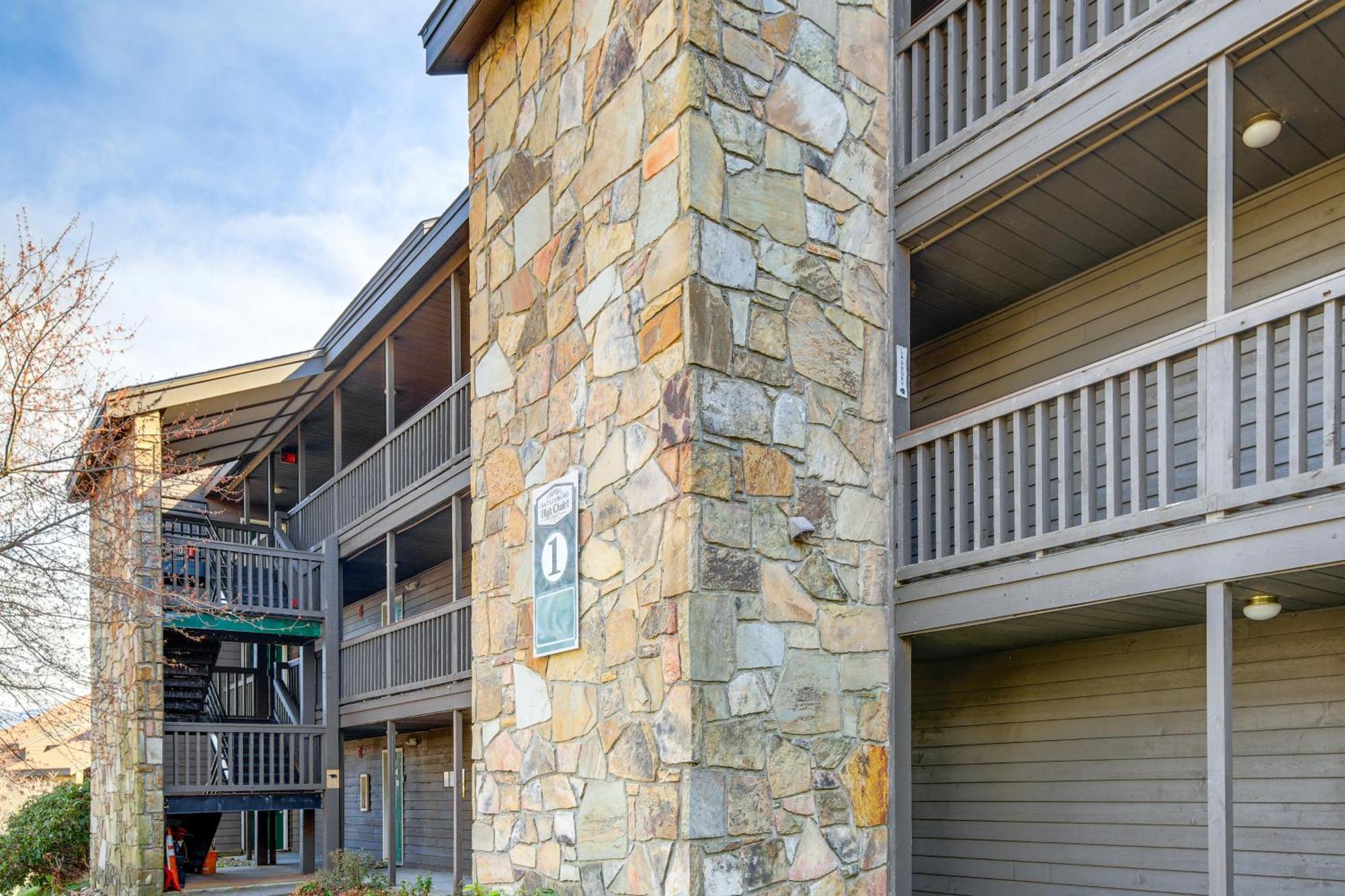 Apartment With Balcony 4 Mi To Downtown!
