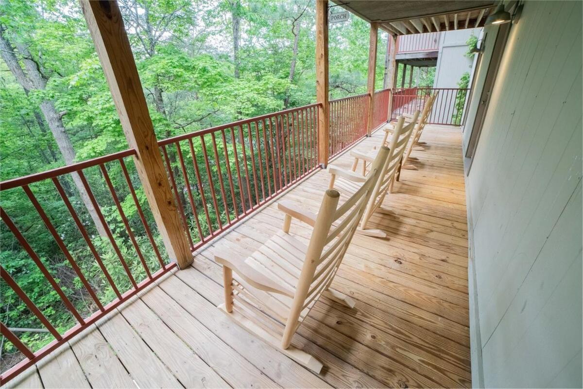 C In The Art & Craft Community * Gatlinburg