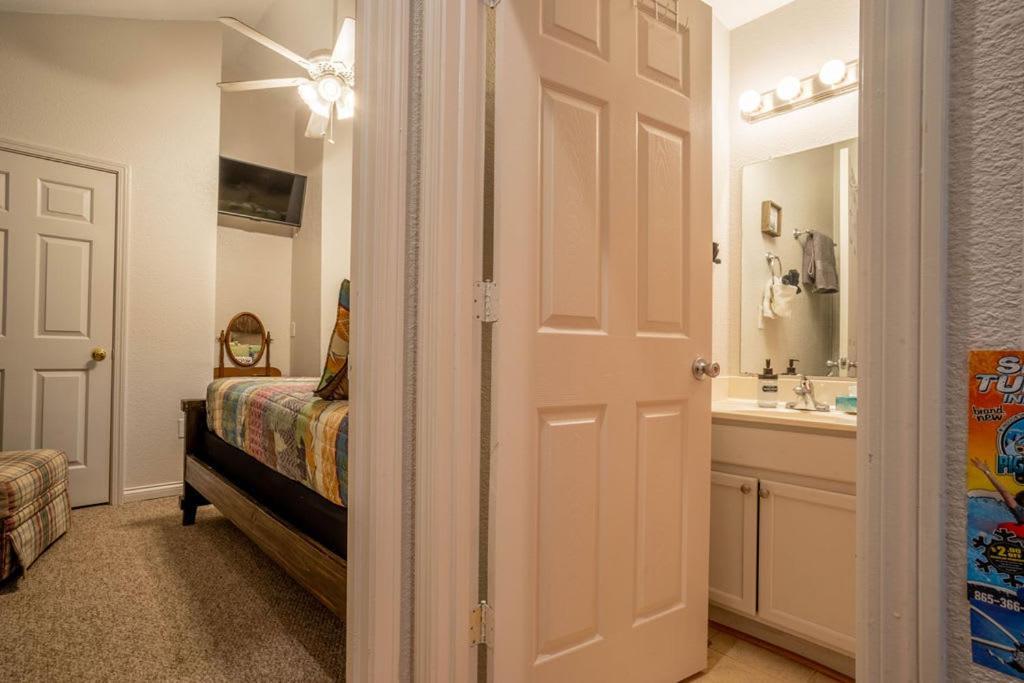 Holiday home Sasquatch B Sleeps 11 *