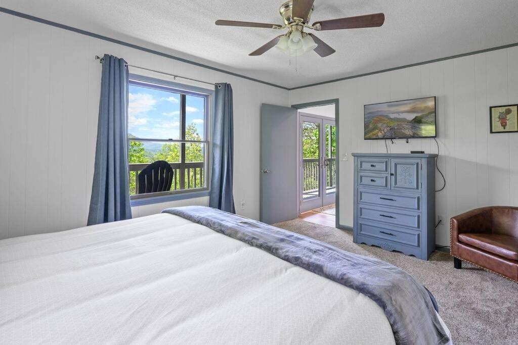 Access To 3 Pools & Pickleball! View! Shuffleboard! Arcade! Hot Tub! *
