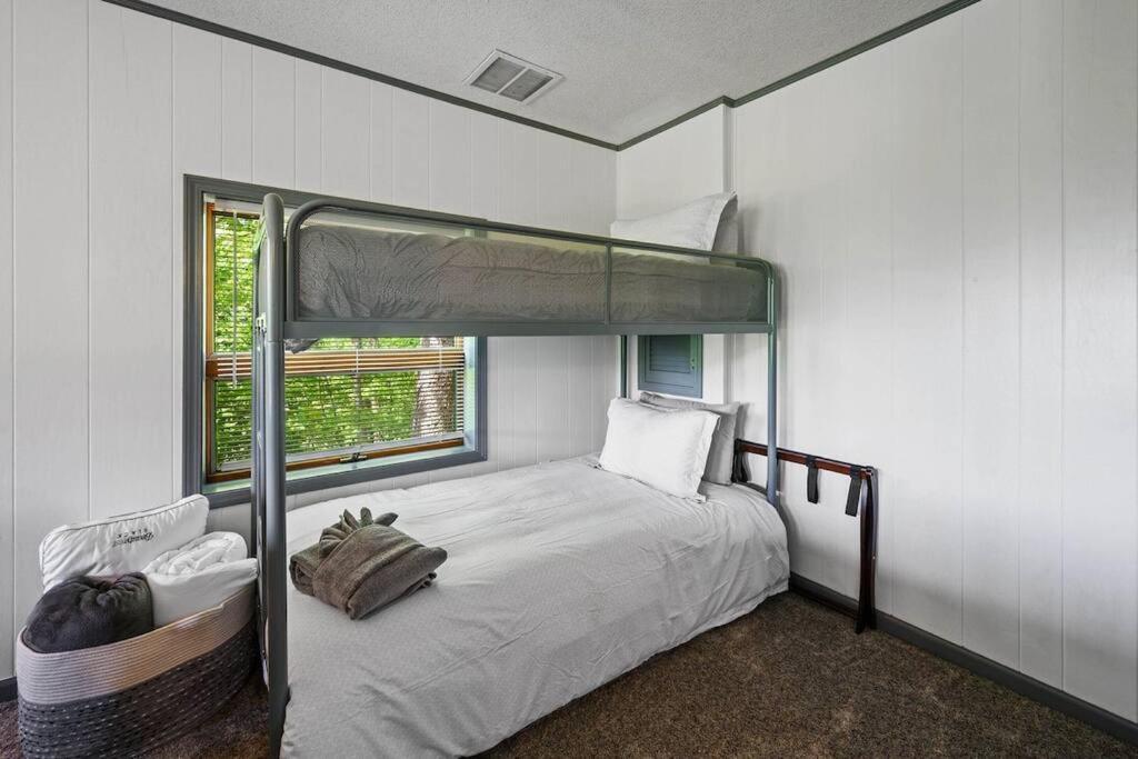 Access To 3 Pools & Pickleball! View! Shuffleboard! Arcade! Hot Tub!