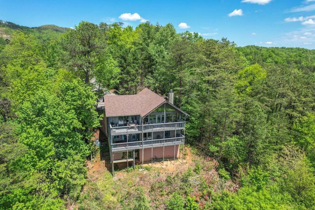 Access To 3 Pools & Pickleball! View! Shuffleboard! Arcade! Hot Tub! Holiday home
