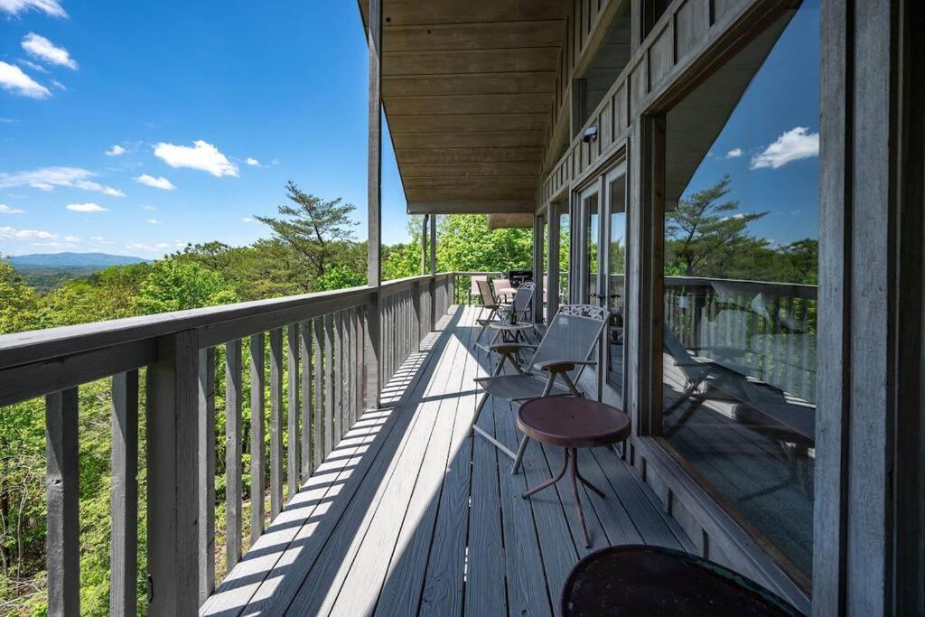 Access To 3 Pools & Pickleball! View! Shuffleboard! Arcade! Hot Tub! Holiday home *