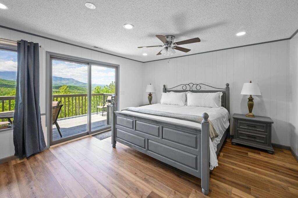 Access To 3 Pools & Pickleball! View! Shuffleboard! Arcade! Hot Tub! *