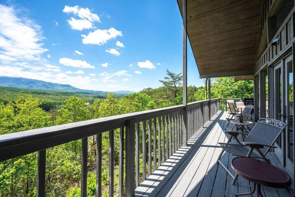 Access To 3 Pools & Pickleball! View! Shuffleboard! Arcade! Hot Tub! Holiday home *