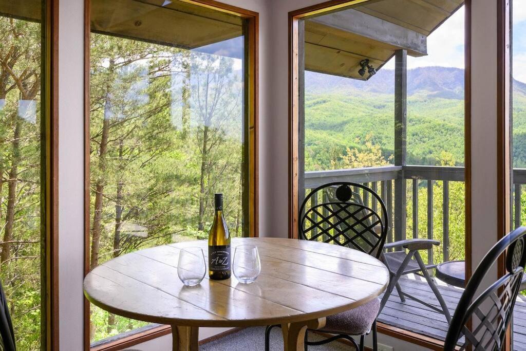 Access To 3 Pools & Pickleball! View! Shuffleboard! Arcade! Hot Tub! Gatlinburg