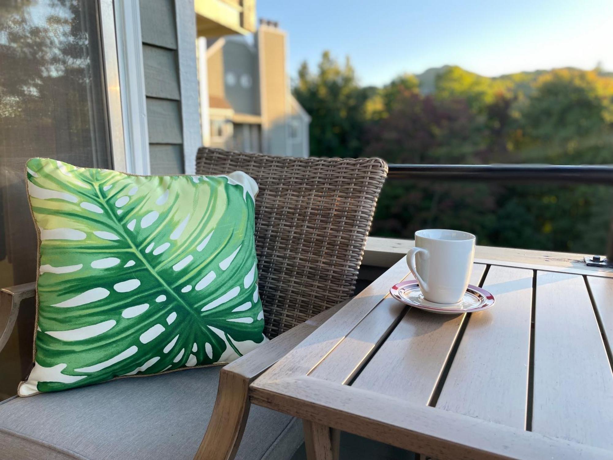 Summit Getaway For 2 With Amazing View!
