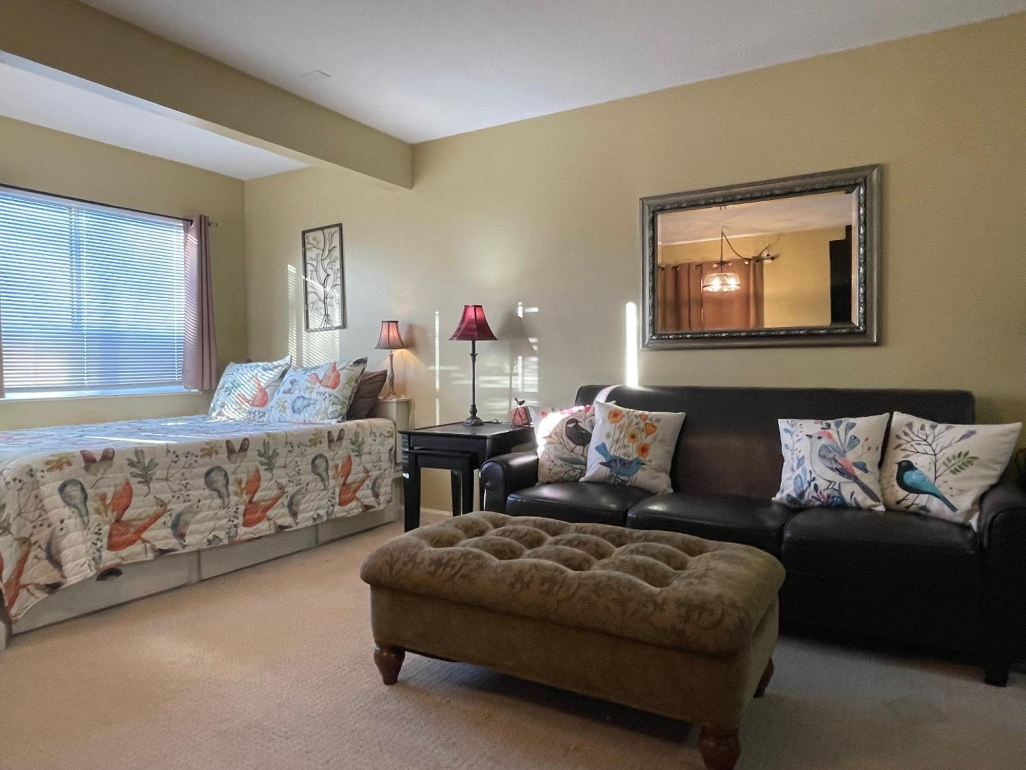Summit Getaway For 2 With Amazing View!