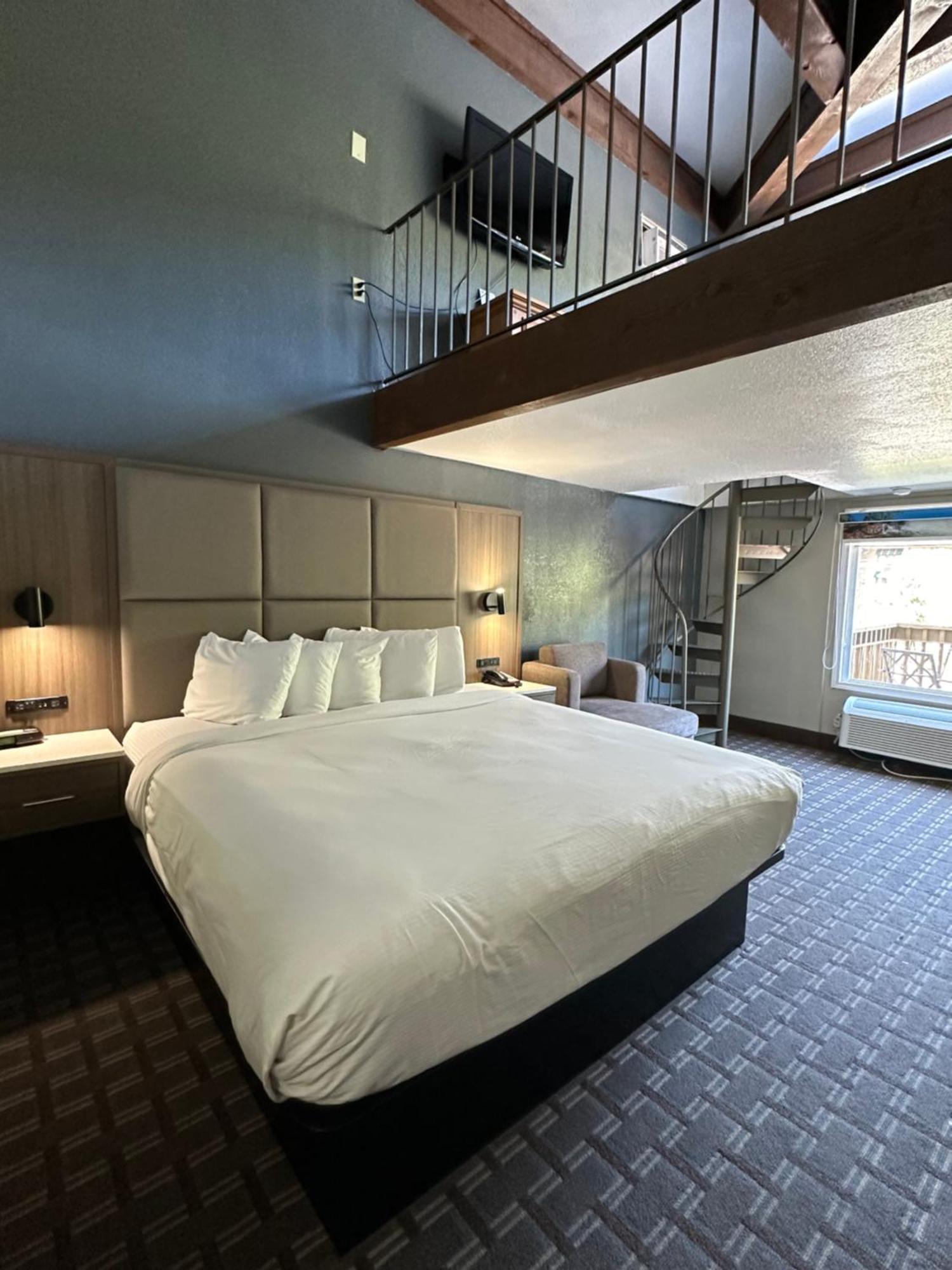 Hotel Days & By Wyndham Downtown Parkway