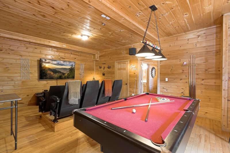 Movie Theater Hot Tub View Mountain Escape Holiday home Gatlinburg